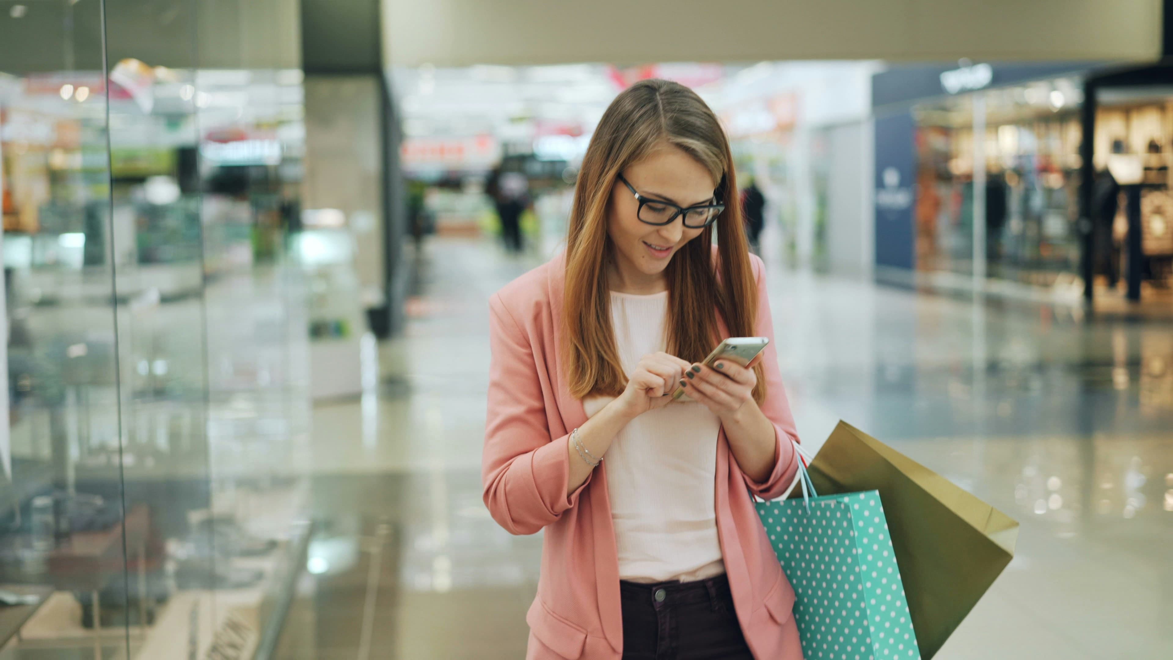 Pessoa fazendo compras online